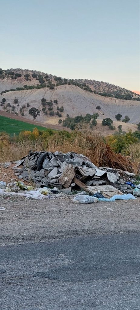 محور جوانرود به شروینه است اگر انسانید لطفا تو طبیعت اشغال نریزید