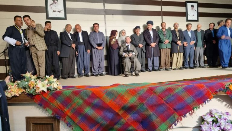 همایش تجلیل از سید باقر هاشمی شاعروادیب کرددرجوانرود مراسم تجليل