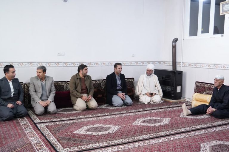 دار مسوولان شهرستان جوانرود با خانواده های جانبازان به مناسبت روز جانباز