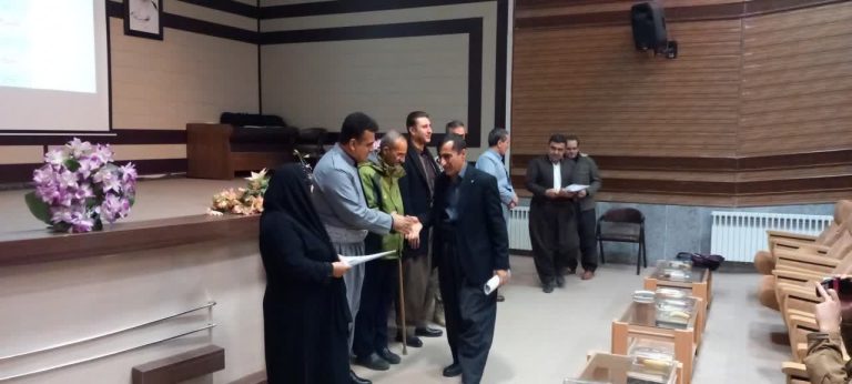دانش آموزان و مدیران نمونه مدارس جوانرود تجلیل شدند