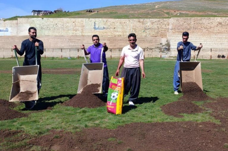 زمین چمن فوتبال شهرستان جوانرود ترمیم شد