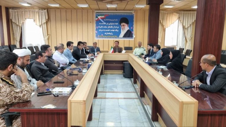 همه افراد در هر جایگاهی باید قدردان زحمات معلمان باشند