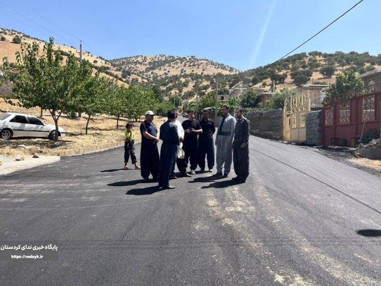 فرماندار جوانرود از اجرای آسفالت کوچه و معابر روستای کوری بازدید کرد