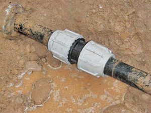 رفع ۱۴ مورد شکستگی لوله اصلی در روستاهای تابعه شهر جوانرود