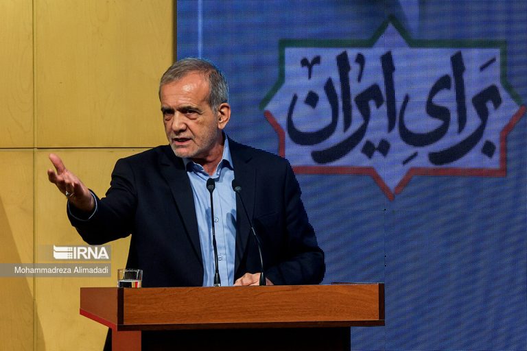 رئیسجمهور: برای تامین معیشت مردم شب و روز نمیشناسیم