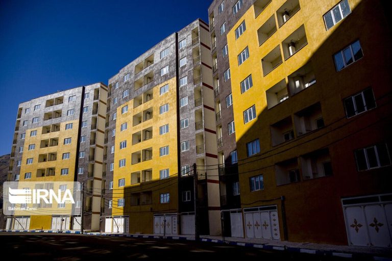 قفل شدن مسکن مهر پاوه؛ دستهای پشت پرده یا فساد مالی