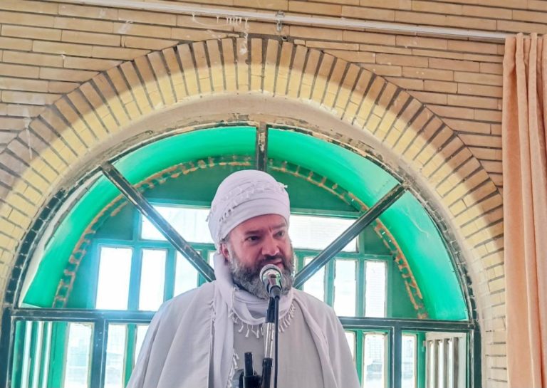 اتحاد و همدلی راه مقابله با توطئه های استکبار است