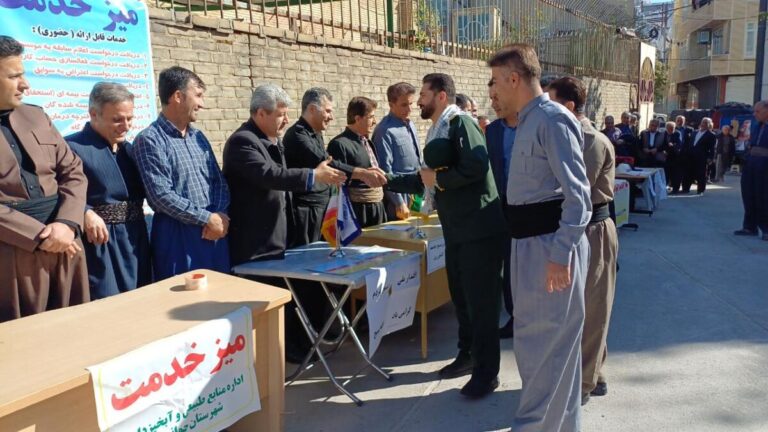 برپایی میز خدمت در شهرستان جوانرود