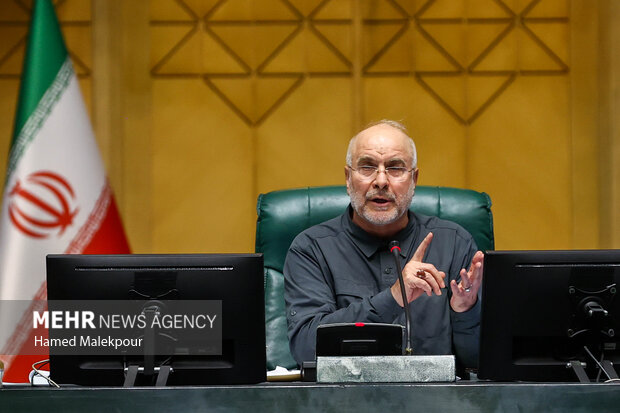 قالیباف: اجرای طرح کالابرگ الکترونیک با قیمت ثابت سالانه آغاز میشود