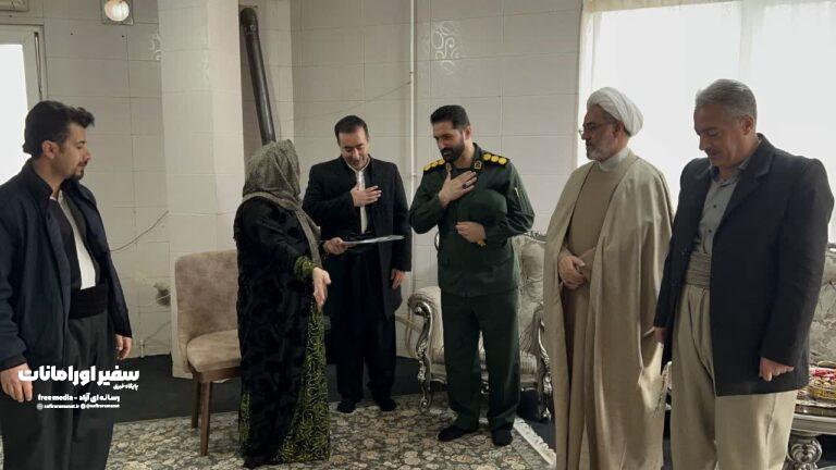 دیدار مسئولان شهرستان جوانرود با خانوادههای شهدا