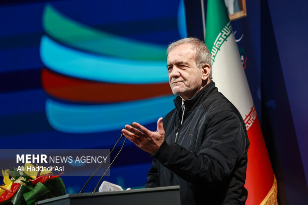 پزشکیان: کتابخوانی مسیر رشد فکری و شکلگیری شخصیت انسان است