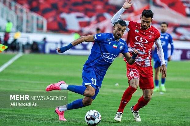 نگاهی به خریدهای جدید استقلال و پرسپولیس/ کدام بازیکنان جدا شدند؟